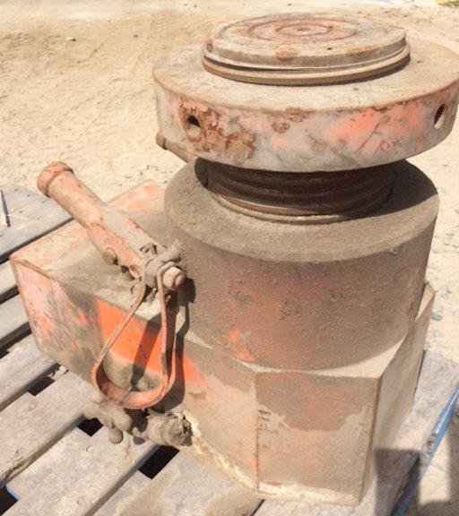 Lot of 4 each 200-Ton Hydraulic Jacks with Hydraulic Unit